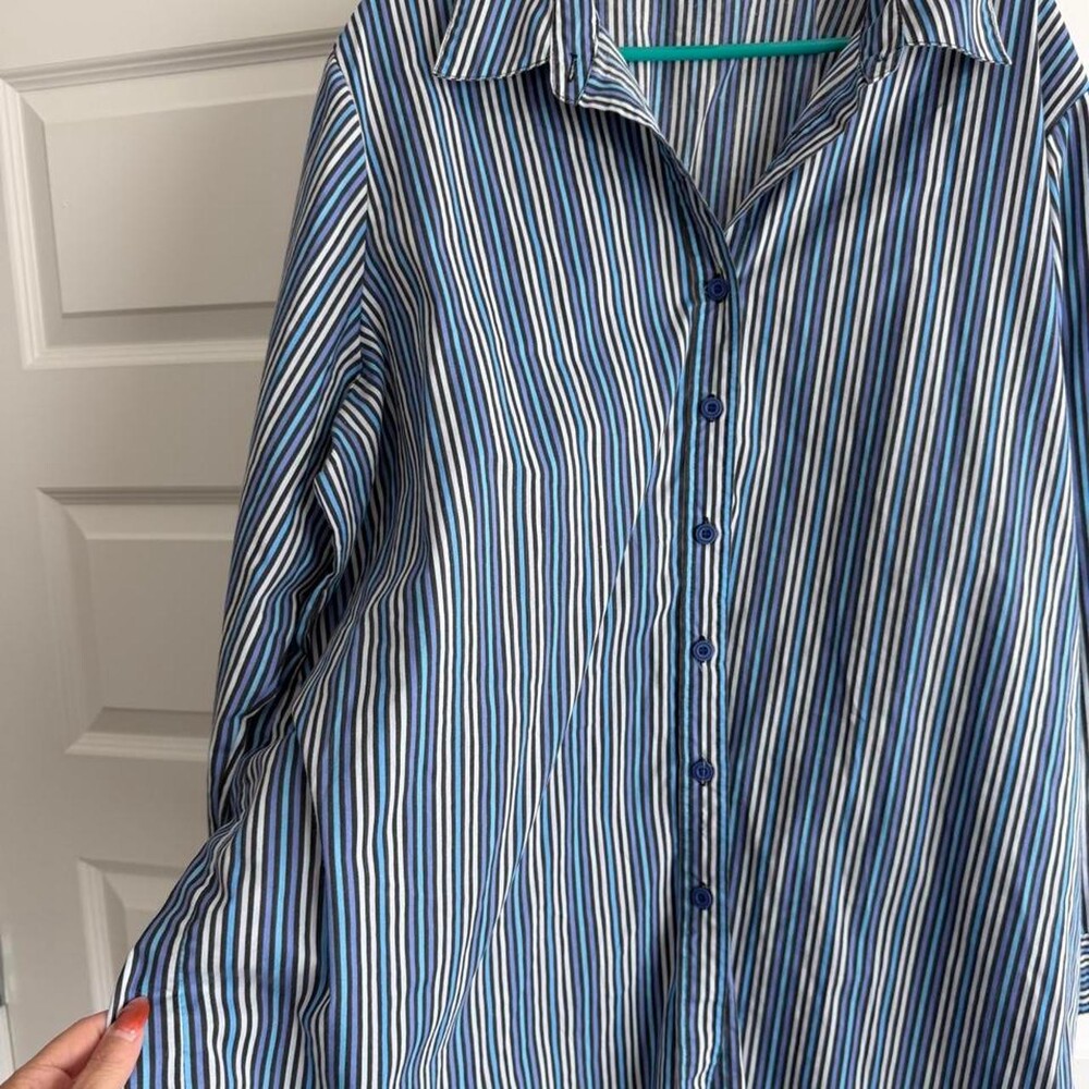 Roaman's blue/white striped button-up shirt in a 1X. Cotton & polyester blend. #